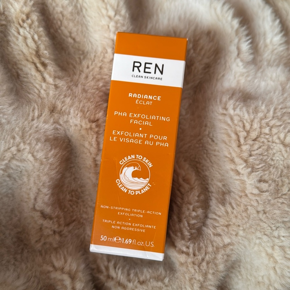 NEW REN clean skincare RADIANCE PHA EXFOLIATING FACIAL